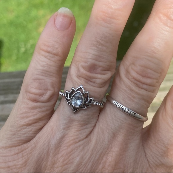 Lotus ring White Zircon silver plated flower ring with crystal accent - Picture 5 of 15